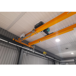 DOSSOT installe d’un pont roulant dans un espace restreint chez DRUMEL Industrie