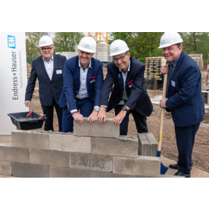 Endress+Hauser France pose la première pierre de son nouveau bâtiment sur le campus de Cernay
