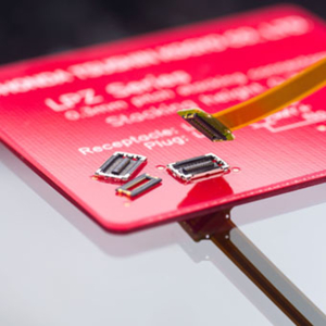 Novuveaux connecteurs Ultra Miniatures blindés Carte à Carte d'une hauteur 0.7mm seulement