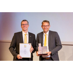 Le chargeur de batteries polyvalent SLH 300 de Jungheinrich remporte le ‘Best of Industry Award’  