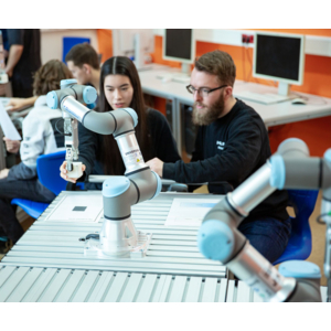 L'UR Academy d’Universal Robots a initié plus de 200 000 personnes à la robotique collaborative