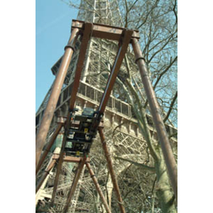 Des palans VERLINDE pour la manutention du système hydraulique des ascenseurs de la Tour Eiffel.