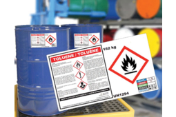 Les étiquettes adhésives 8100GHS, imprimables par transfert thermique ou sur imprimante laser, permettent de vous conformer aux règles spécifiques du Système Général Harmonisé (SGH) de classification et d’étiquetage des produits chimiques.
