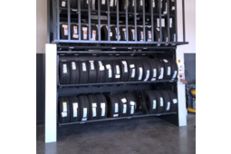 Carrousel vertical pour stockage de pneus et roues