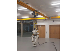 Un palan électrique VERLINDE prévient des chutes du robot humanoïde Valkyrie