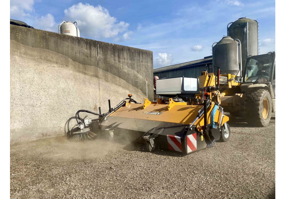 Balayeuse pour télescopique, chargeur, tractopelle