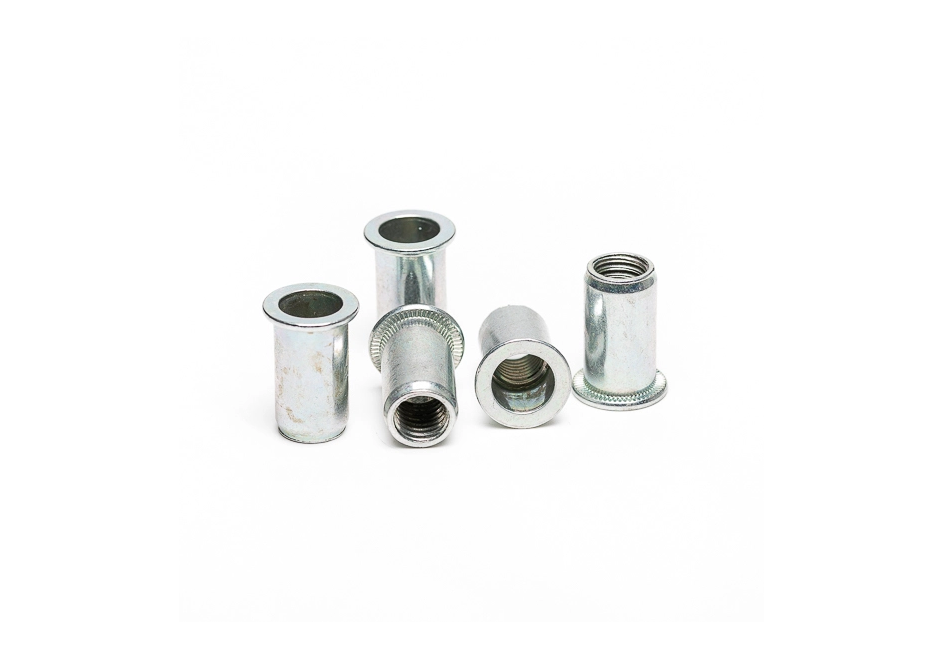 Écrou à sertir en aveugle fût cylindrique