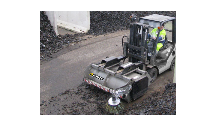 Balayeuse ramasseuse Mely'Clean pour chariot élévateur