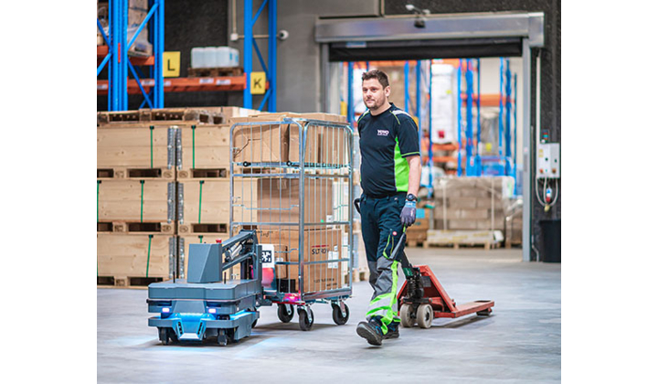 MiR Hook 250, une nouvelle solution pour le remorquage automatique de chariots