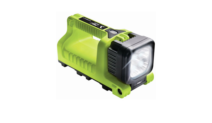 Peli présente la torche 9410 LED, puissante et compacte