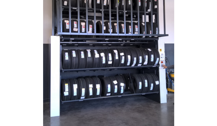 Carrousel vertical pour stockage de pneus et roues