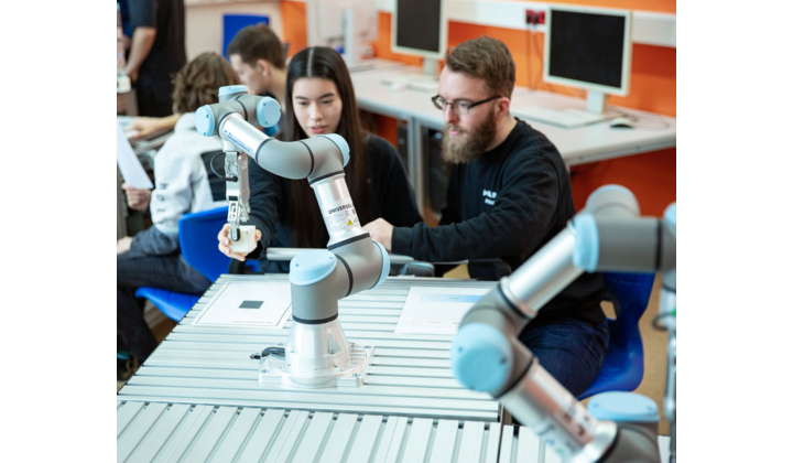 L'UR Academy d’Universal Robots a initié plus de 200 000 personnes à la robotique collaborative