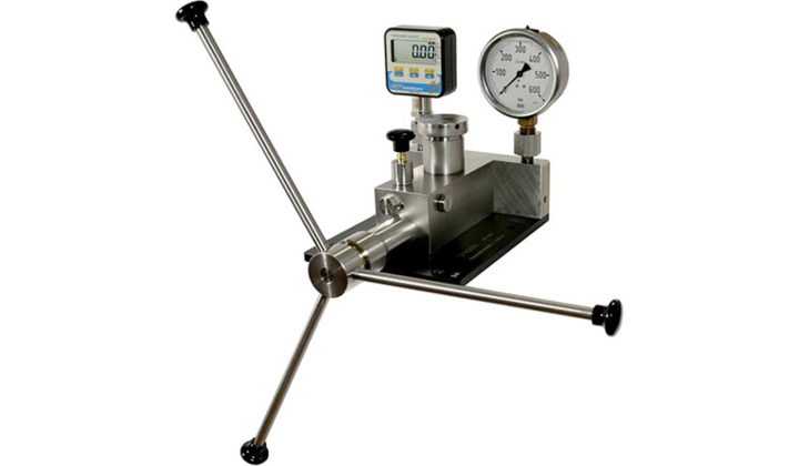Calibrateur haute pression GPM2000 pour capteurs de pression ou manomètres