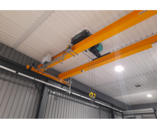DOSSOT installe d’un pont roulant dans un espace restreint chez DRUMEL Industrie