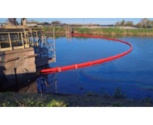 Barrage flottant pour confiner les hydrocarbures