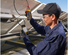 Fluke lance la première pince multimètre pour installations solaires