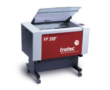 FP300, une nouvelle machine Laser pour graver métaux et plastiques. 