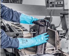 uvex u-chem lance une nouvelle gamme de gants de protection contre les risques chimiques